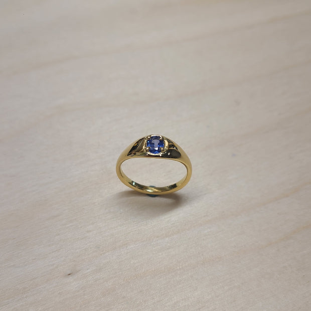 Oval sapphire ring